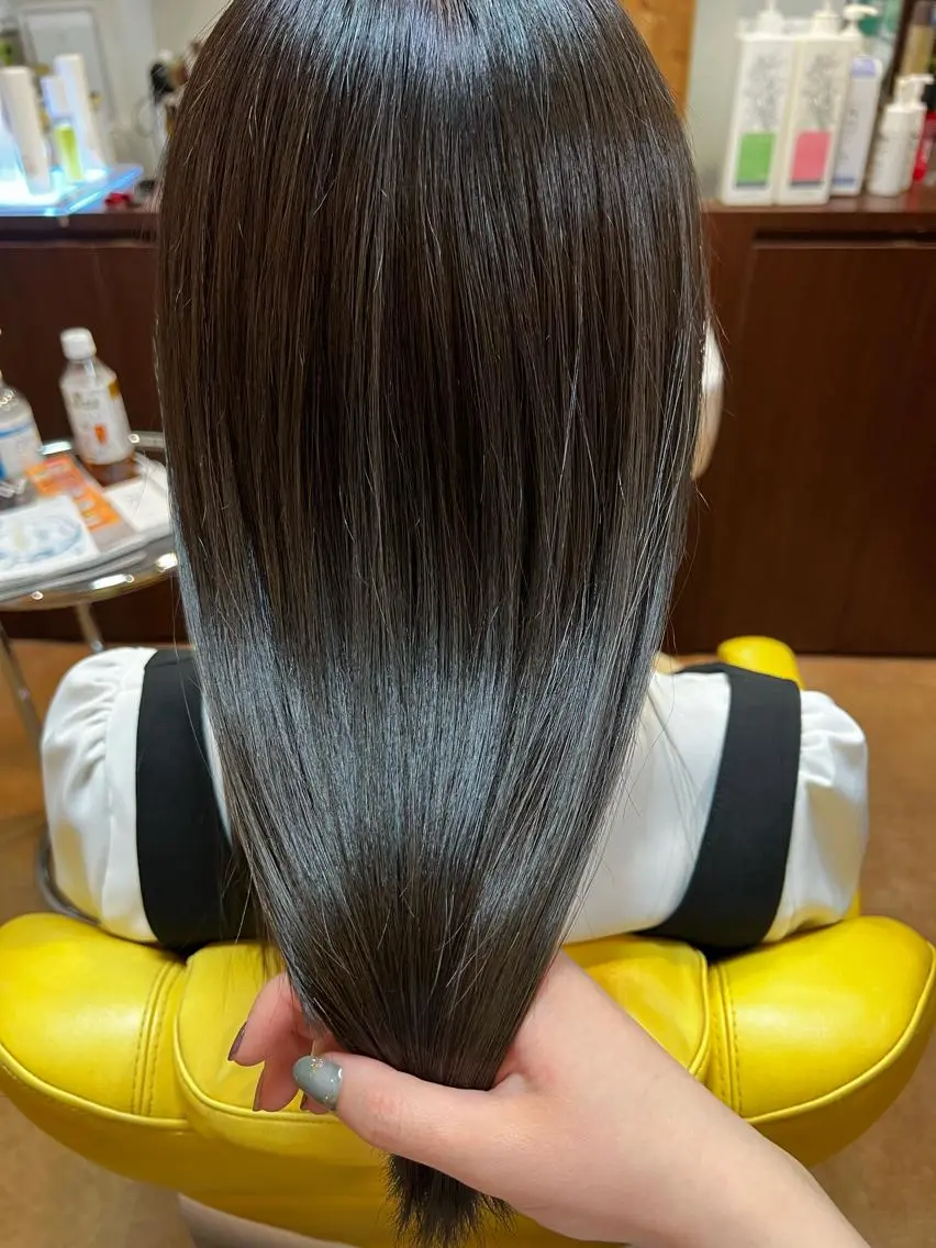 セミロング カラー ヘアアレンジ アッシュ 髪質改善 トリートメント ヘアカラー トリートメント bh.maara デザイン／ハイトーンのヘアスタイル