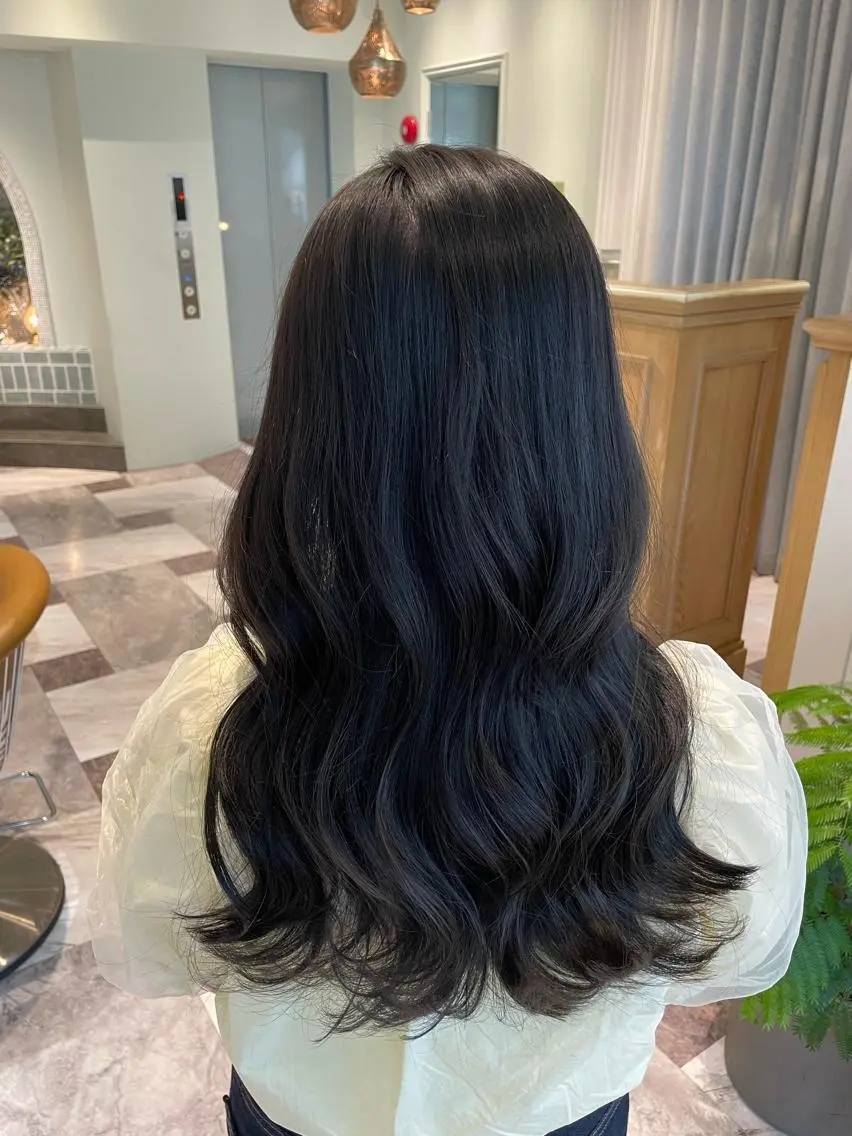 ミディアム カラー ベージュカラー 黒髪 ブリーチ ブルーカラー ブルーブラック カット ヘアカラー トリートメント 木屋元一/透明感 /前髪/レイヤーのヘアスタイル