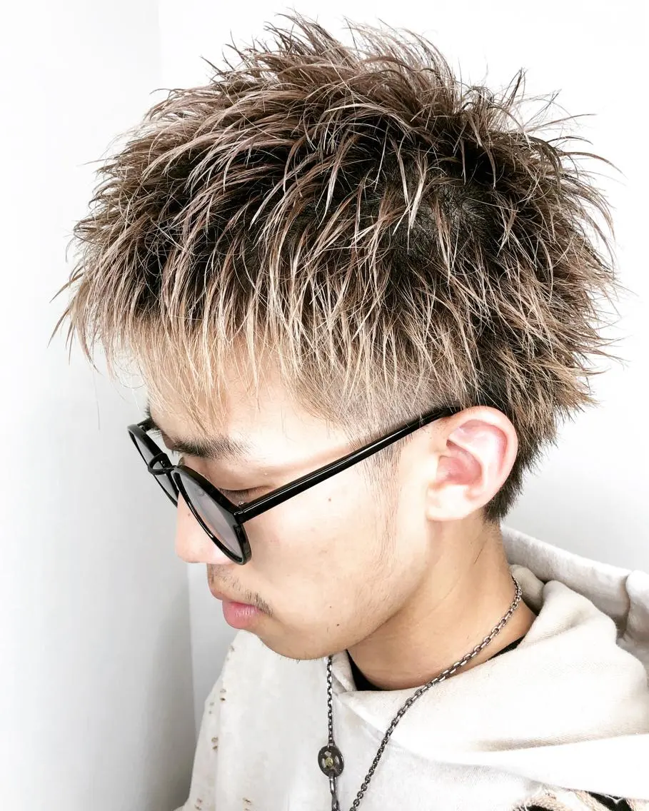ショート カラー メンズ メンズハイライト デザインカラー ダブルカラー ハイライトカラー イルミナカラー メンズヘア特化 崎田 成人のヘアスタイル