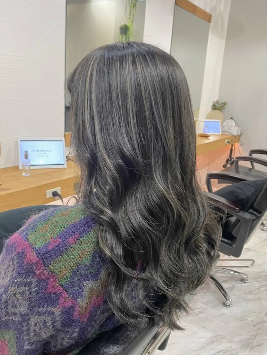 ロング カラー ハイライトカラー ハイライト カット ヘアカラー IwAsh✄﻿ アオイのヘアスタイル