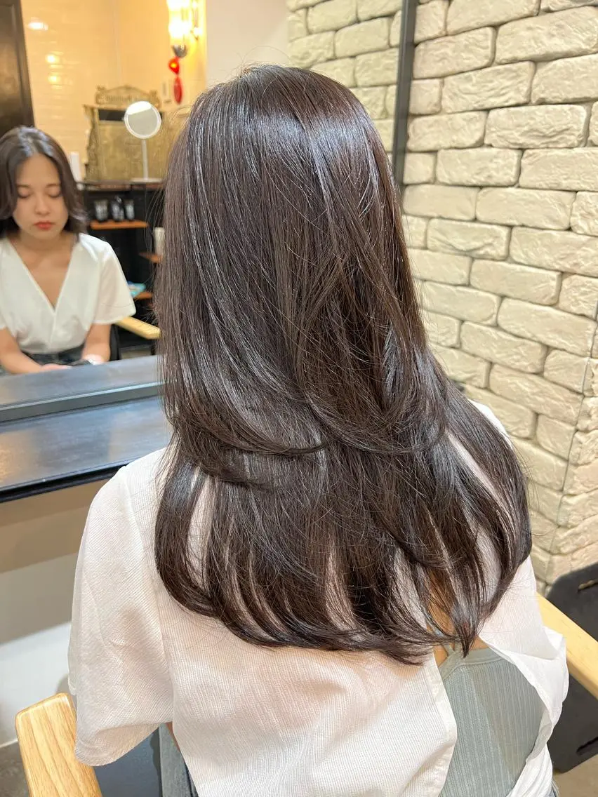 ロング カラー ベージュカラー グレージュ ハイライトカラー オリーブグレージュ オリーブグレー 🇺🇸海外レイヤー /カラーGOのヘアスタイル