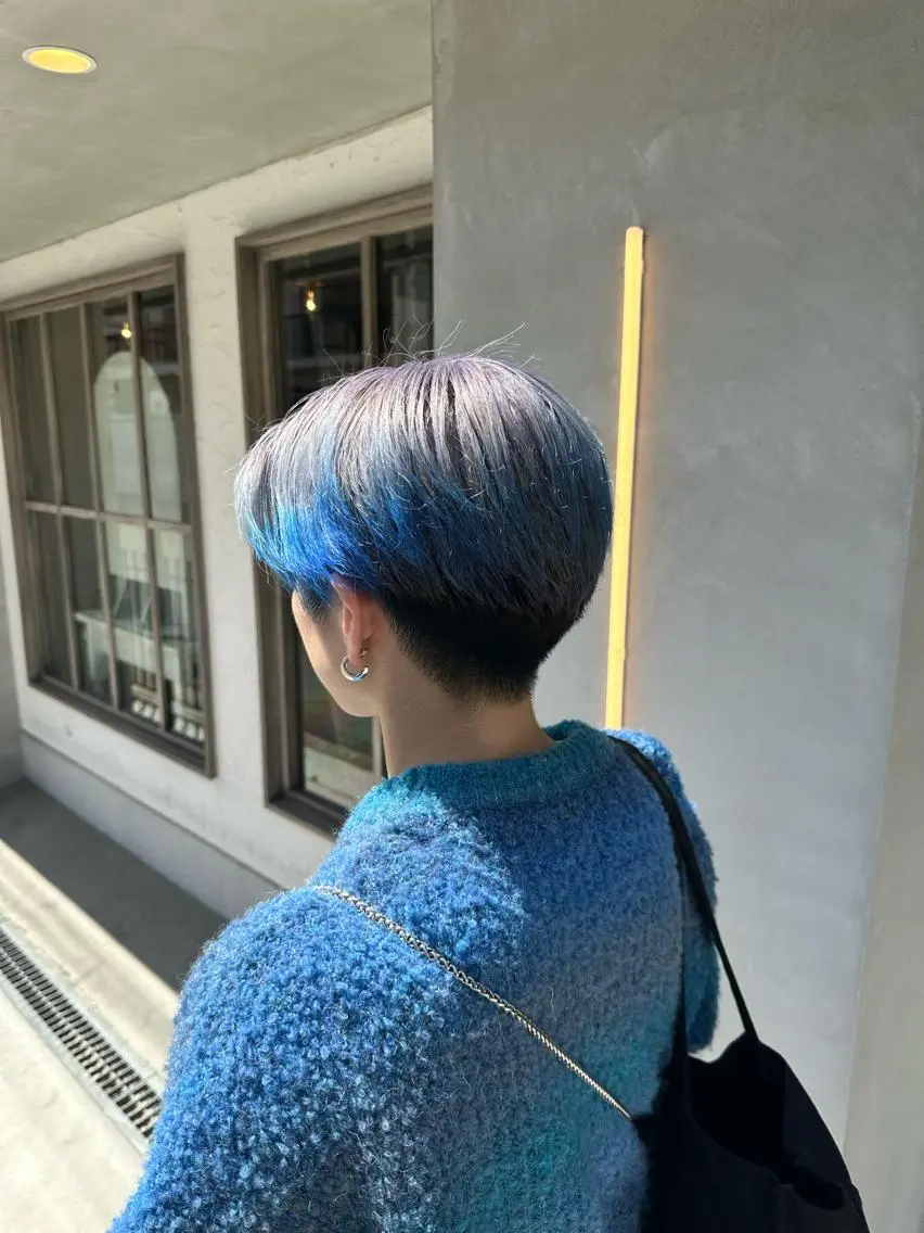 ショート カラー メンズ ブルーカラー シルバー 馬渕 拓海のヘアスタイル
