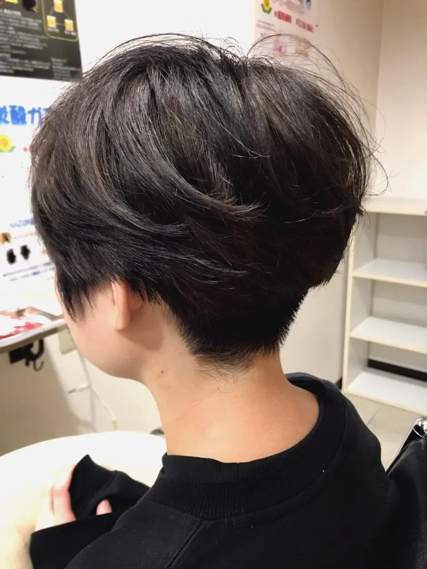 ショート カラー ブリーチ グレージュ ショートヘア カット ヘアカラー トリートメント 長谷川 誠志のヘアスタイル