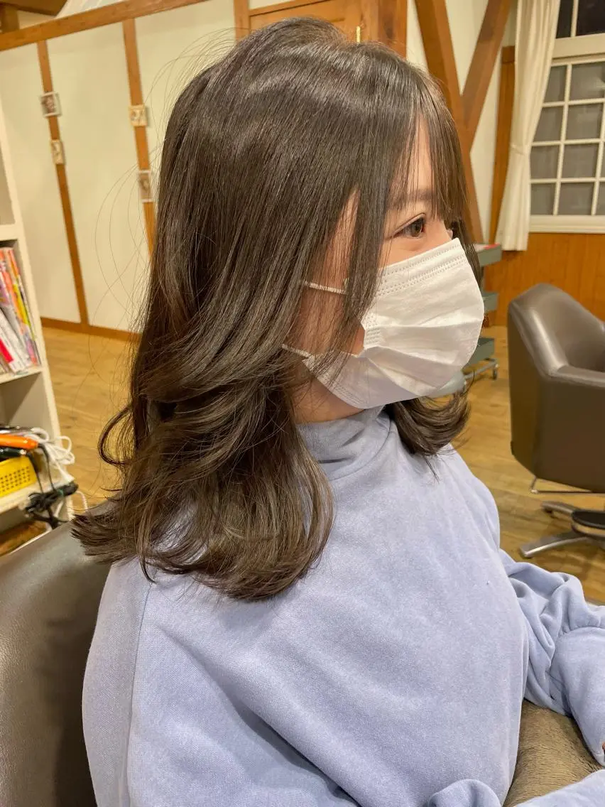 セミロング 永冶 花織のヘアスタイル