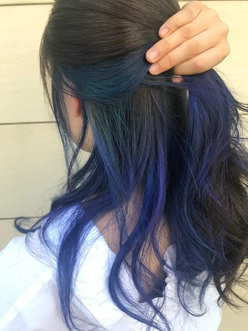 ロング カラー ブリーチ ブルーカラー 有馬ミク🌈 似合わせ美容師のヘアスタイル