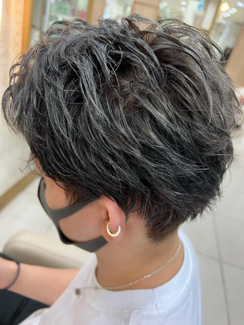 ショート カラー メンズ レイヤーカット 小飯田　武斗のヘアスタイル