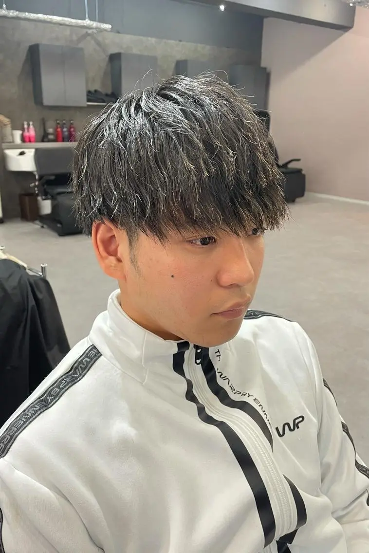 パーマ メンズ メンズパーマ メンズツイストパーマ ツイストパーマ カット パーマ レイヤーカット 西村あきやのヘアスタイル