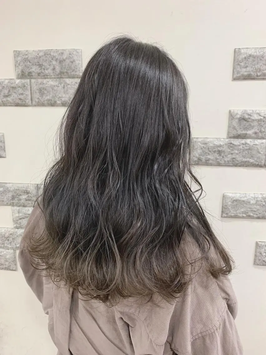 ロング カラー 薄田 珠美のヘアスタイル
