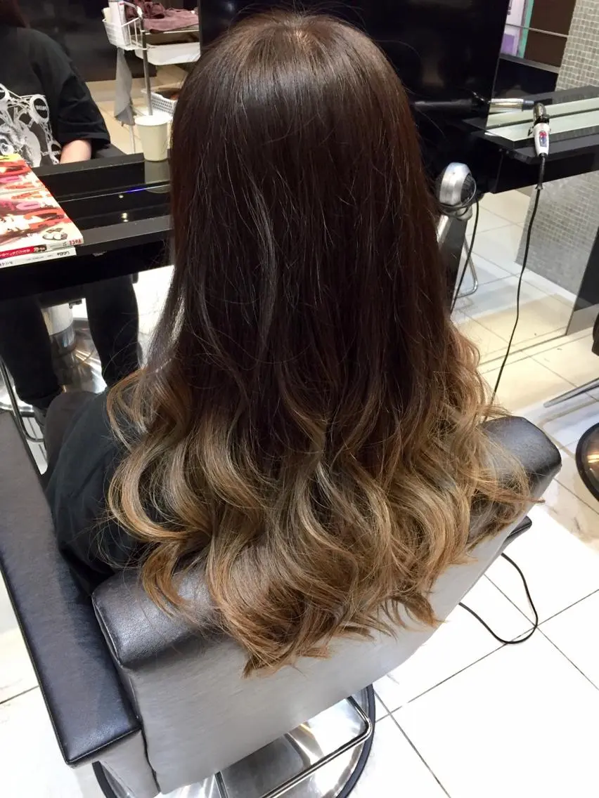 ロング ヘアカラー トリートメント natsu fujinoのヘアスタイル