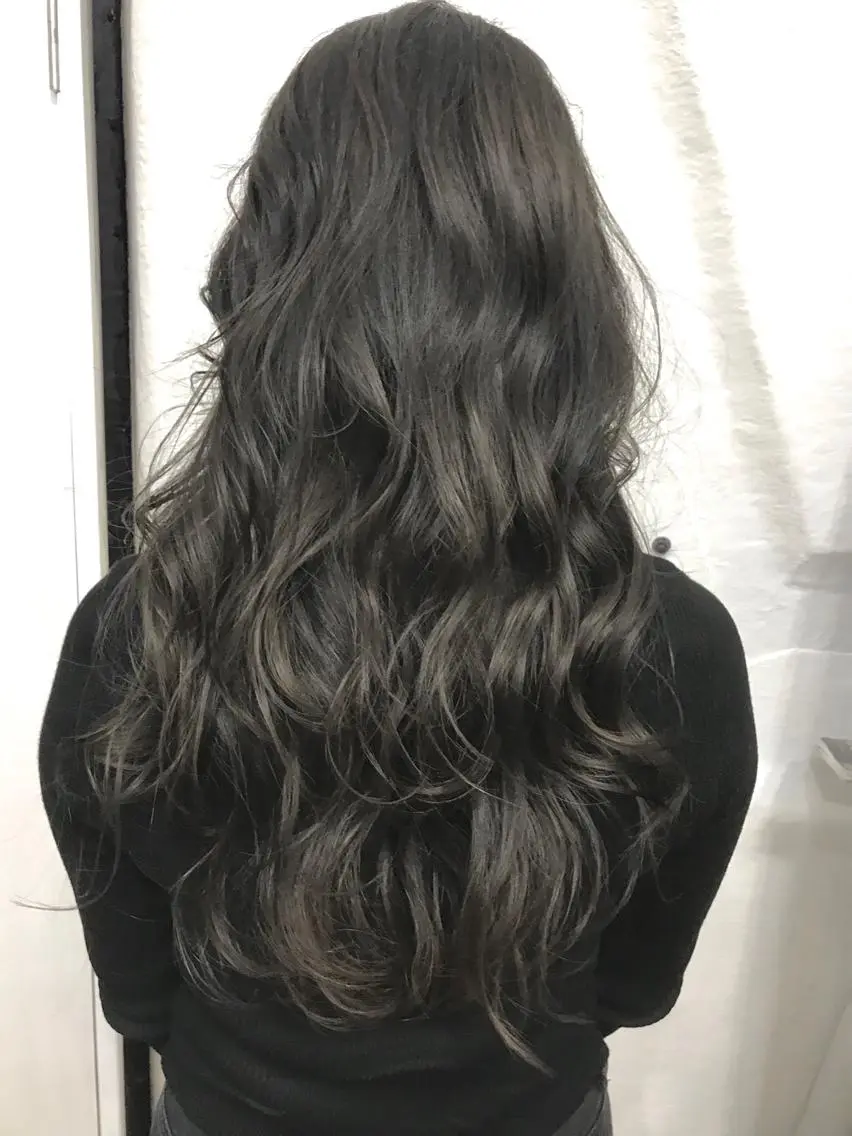 ロング カラー ヘアアレンジ ブリーチ ハイライトカラー ハイライト 白髪ぼかしハイライト バレイヤージュヤマトのヘアスタイル