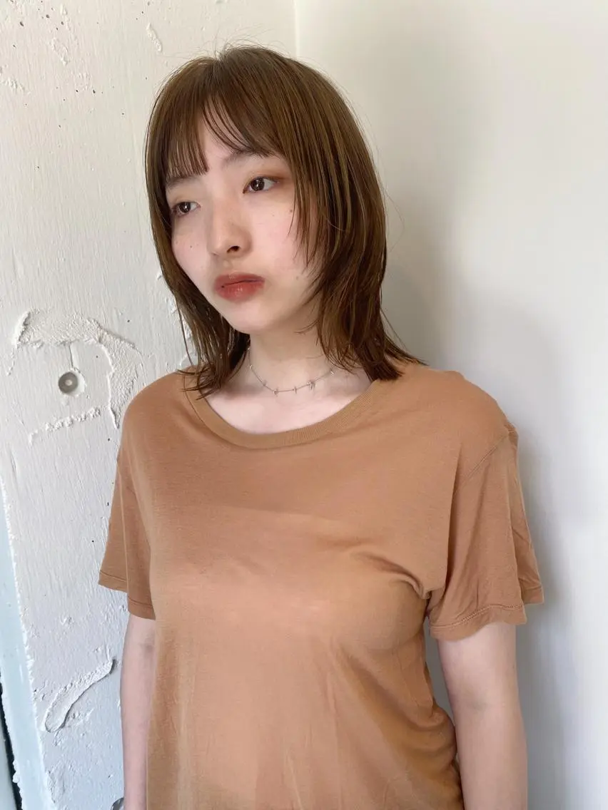 ミディアム カラー ベージュカラー オリーブベージュ 大石 沙季のヘアスタイル
