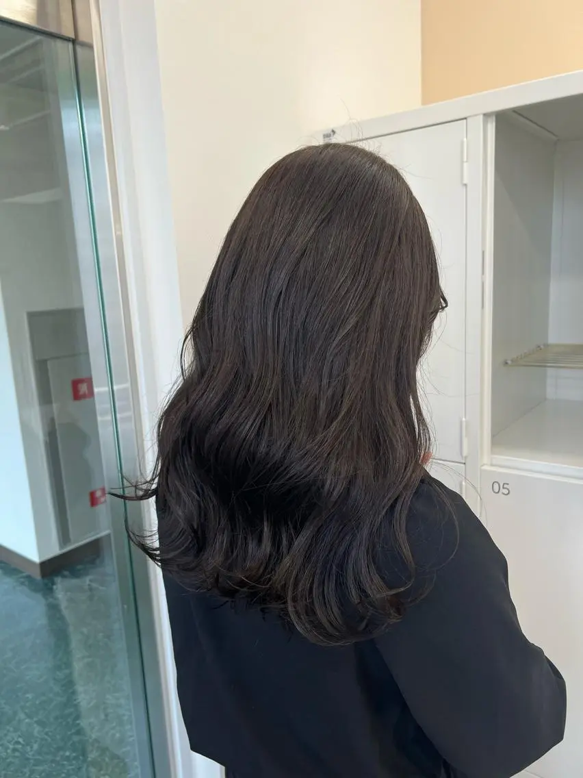 セミロング カラー グレージュ カット ヘアカラー トリートメント SUNDAZED Sayakaのヘアスタイル