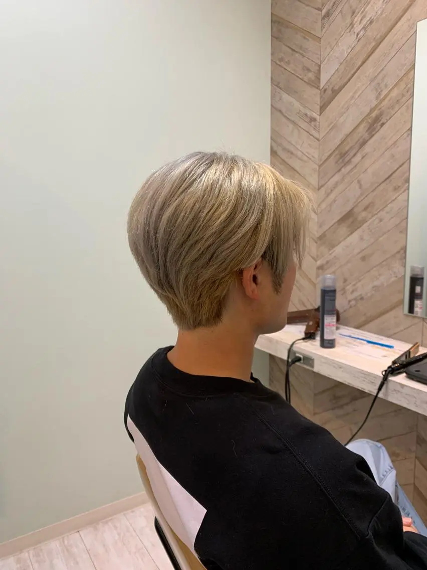 ショート メンズ メンズブリーチ ❄️薄 仁❄️のヘアスタイル