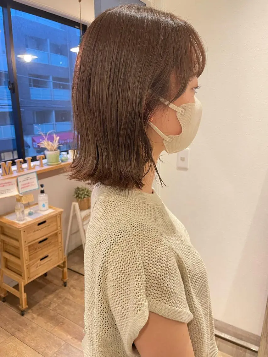 ミディアム カラー 切りっぱなしボブ アディクシーカラー ベージュカラー ブリーチ 透明感カラー 🩰オリーブ/ ベージュ松本咲花🩰のヘアスタイル