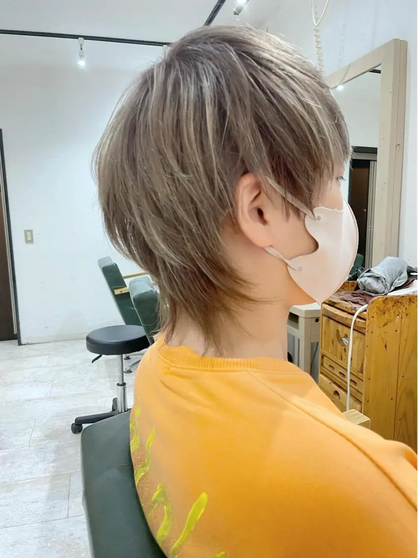 メンズ メンズブリーチ メンズハイライト シンプル+αな デザインを 松崎陸のヘアスタイル