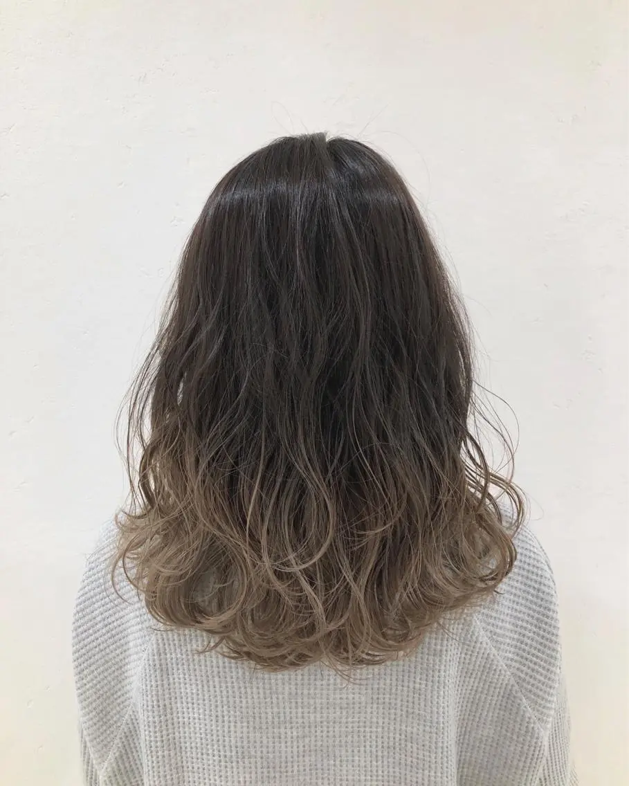 セミロング カラー バレイヤージュ ハイライトカラー ハイライト レイヤーカット ニュアンスカラー🫧 加納のヘアスタイル