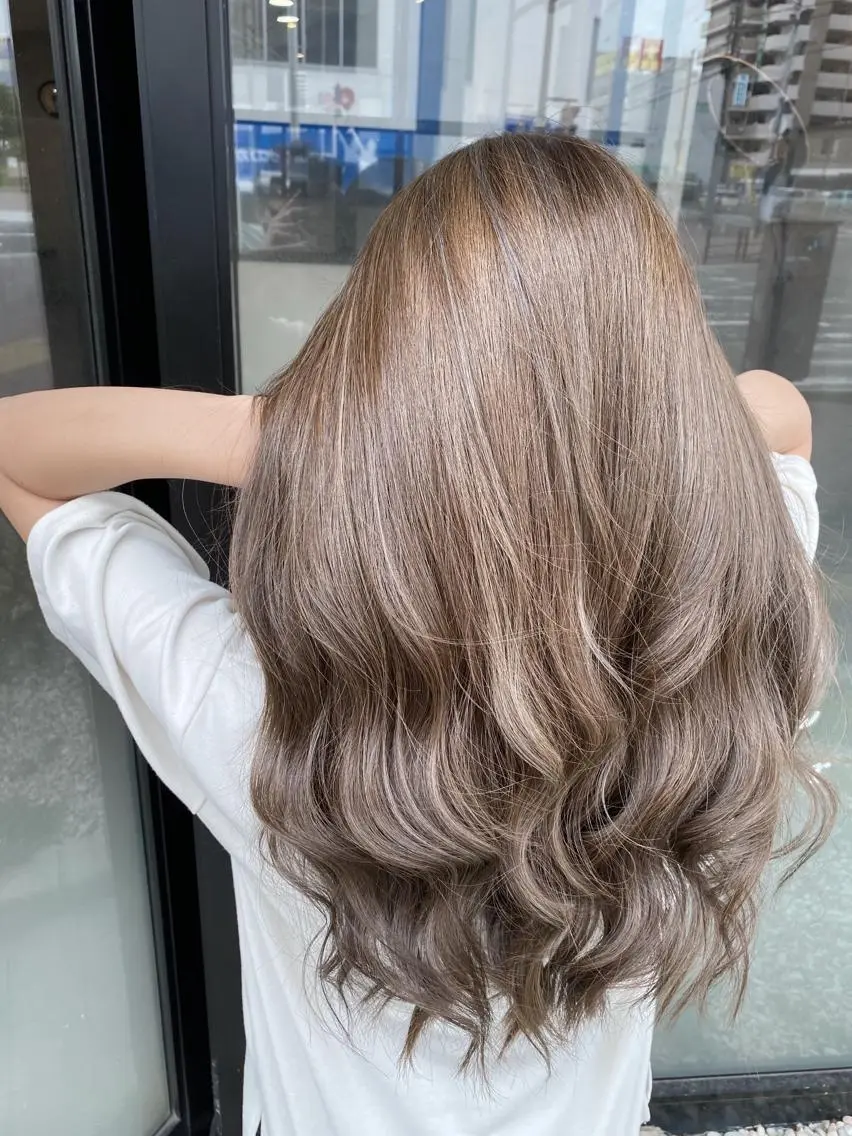ロング カラー ヘアアレンジ グレージュ ハイライトカラー ハイライト Belle hair Design青野大貴のヘアスタイル