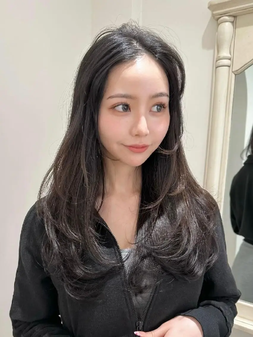 ミディアム デザインカット エクステ レイヤーカット ORIKA 美容室のヘアスタイル