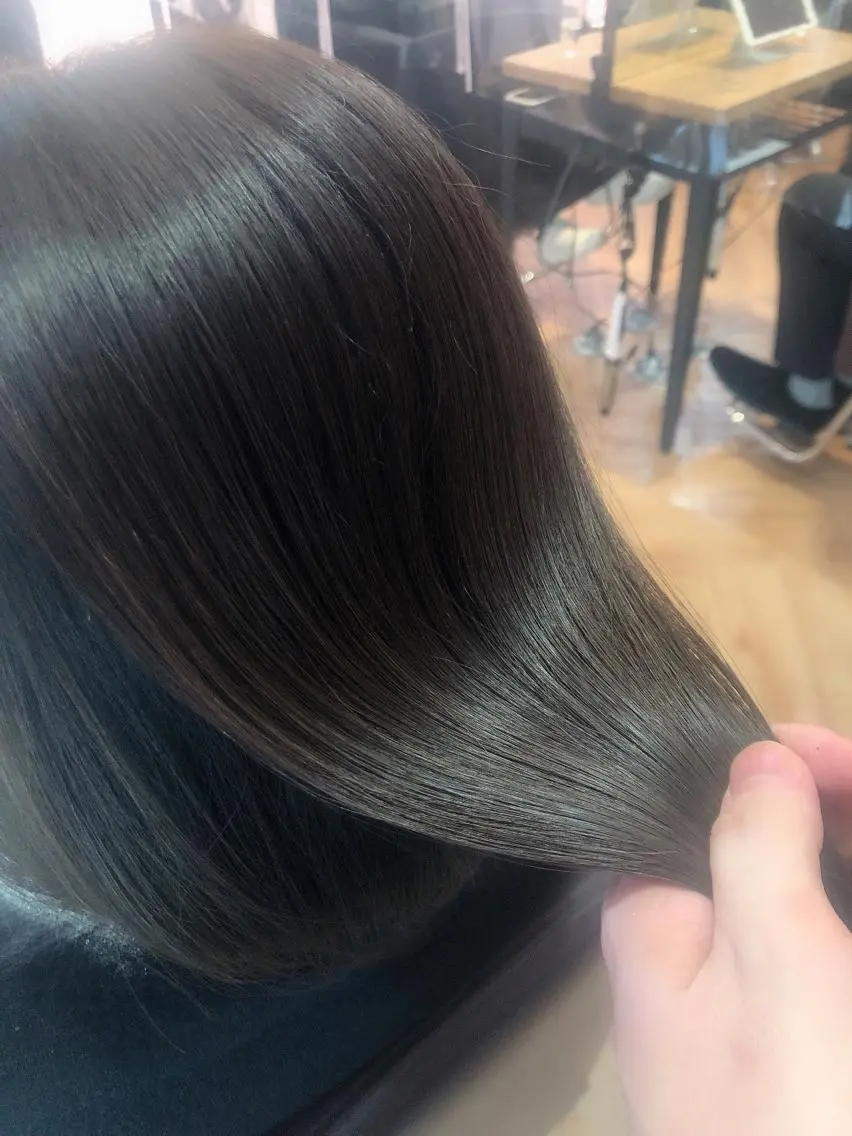 ミディアム カラー 髪質改善 トリートメント 韓国🇰🇷レイヤー 映える顔周り🩷のヘアスタイル