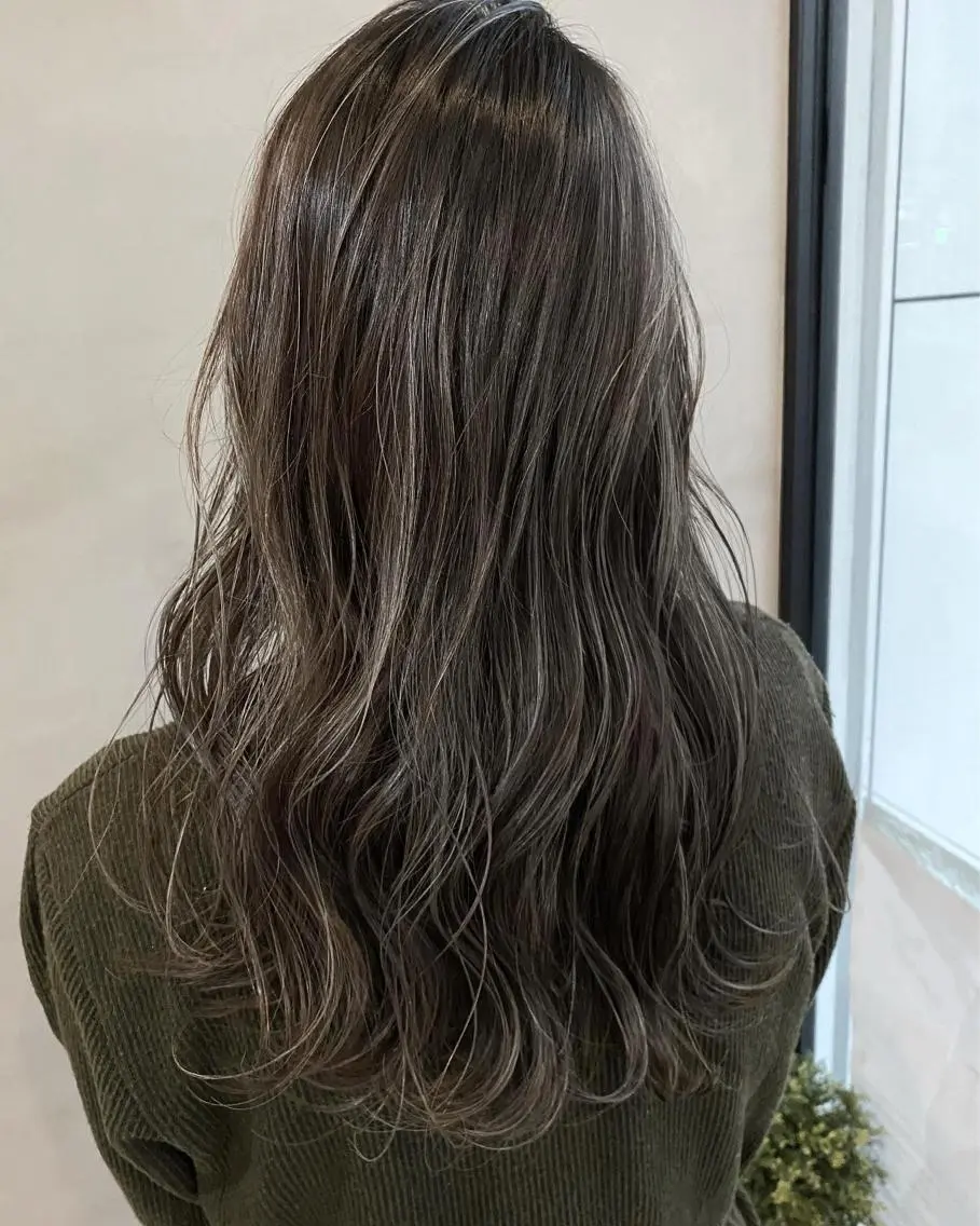 ロング カラー ヘアアレンジ ネイル マツエク・マツパ 透明感カラー ハイライトカラー 外国人風カラー ハイライト ヨシンモリ 夜23時まで予約🉑 reverieあきらのヘアスタイル