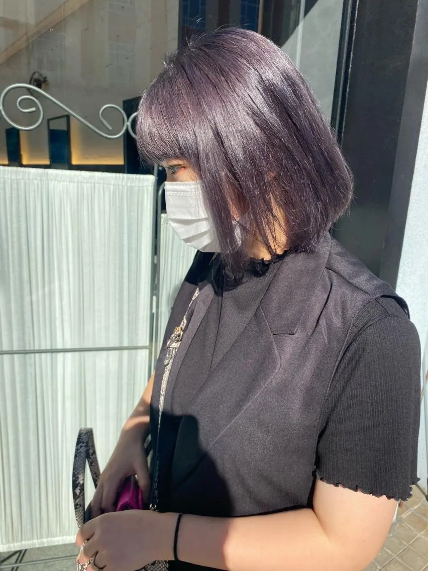 ミディアム カラー パーマ ヘアアレンジ メンズ キッズ ネイル マツエク・マツパ メンズハイトーン グレージュ ハイトーンカラー ラベンダーカラー ラベンダーグレージュ ヘアカラー トリートメント 韓国🇰🇷レイヤー カットオリーブカラーのヘアスタイル