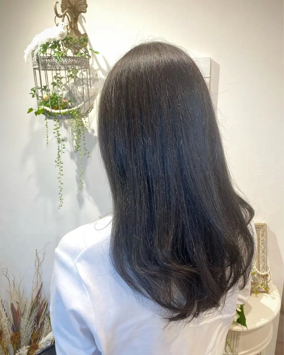 ロング カラー ブルーカラー ブルージュ ヘアカラー トリートメント 荒木 ひろかのヘアスタイル
