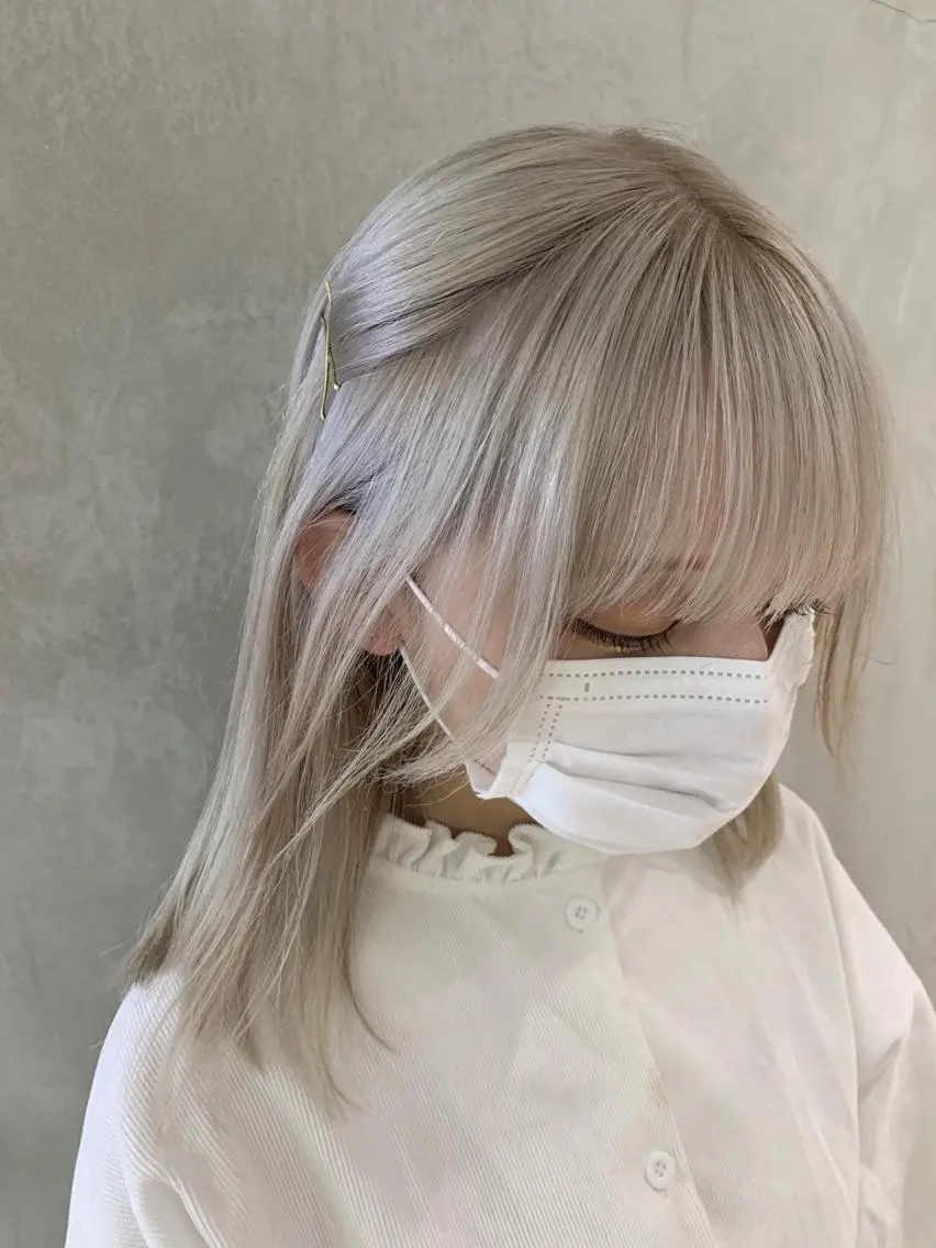 ミディアム カラー ヘアアレンジ ブリーチ ブロンド ダブルカラー ホワイトブロンド カット ヘアカラー トリートメント 艶ハイトーン/ヘア アレンジAYAKAのヘアスタイル