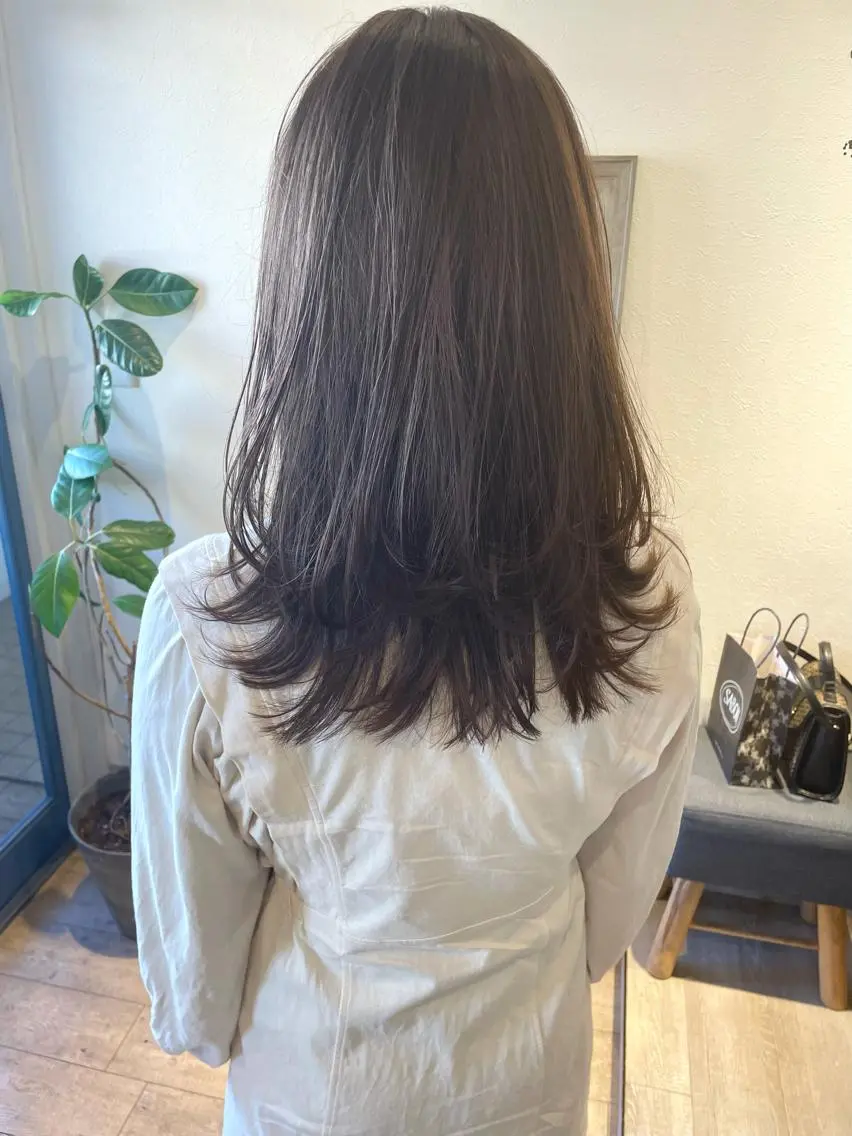 セミロング カラー ベージュカラー ブリーチ ブラウンカラー チョコレートブラウン 透明感カラー 🩰オリーブ/ ベージュ松本咲花🩰のヘアスタイル