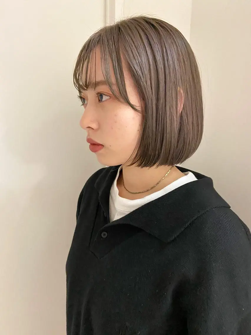 ミディアム カラー 切りっぱなしボブ グレージュ ミルクティーグレージュ ボブ 岡本康平/ボブ/ブリ ーチ/酸性ストレートのヘアスタイル
