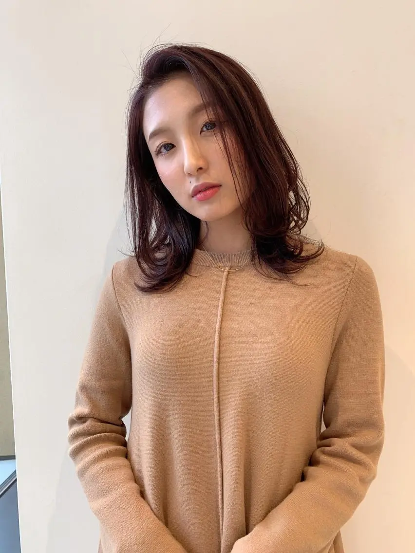 セミロング パープルカラー くびれヘア レイヤーカット カット講師 久保匠のヘアスタイル