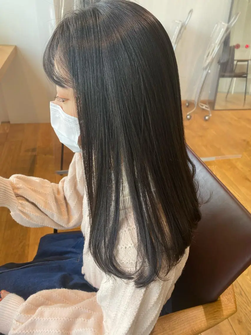 ロング カラー グレージュ オリーブグレージュ オリーブグレー カット ヘアカラー three.大手前 田井 綾乃のヘアスタイル