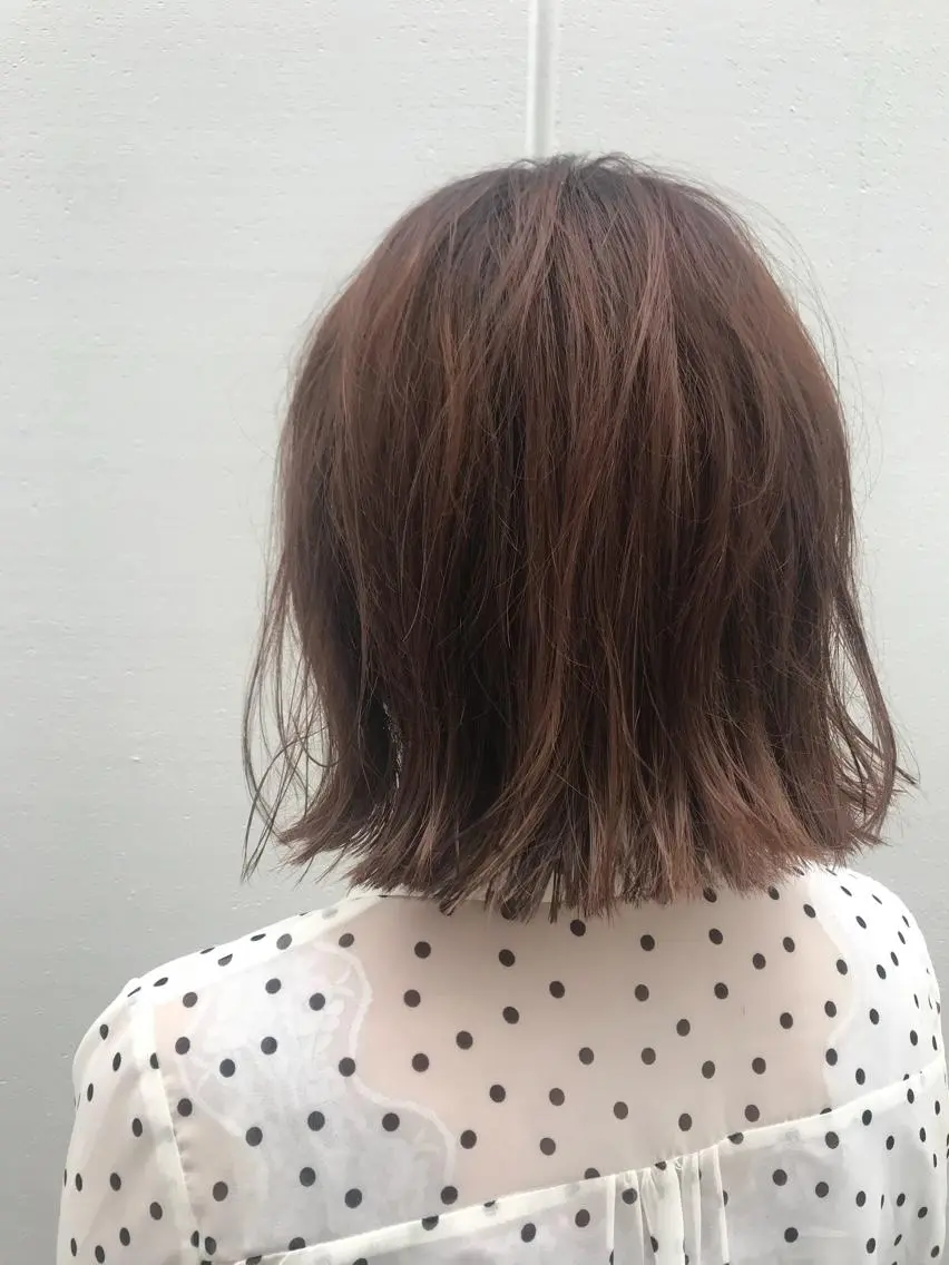 ミディアム アッシュ 外ハネヘア 竹田 夏菜のヘアスタイル