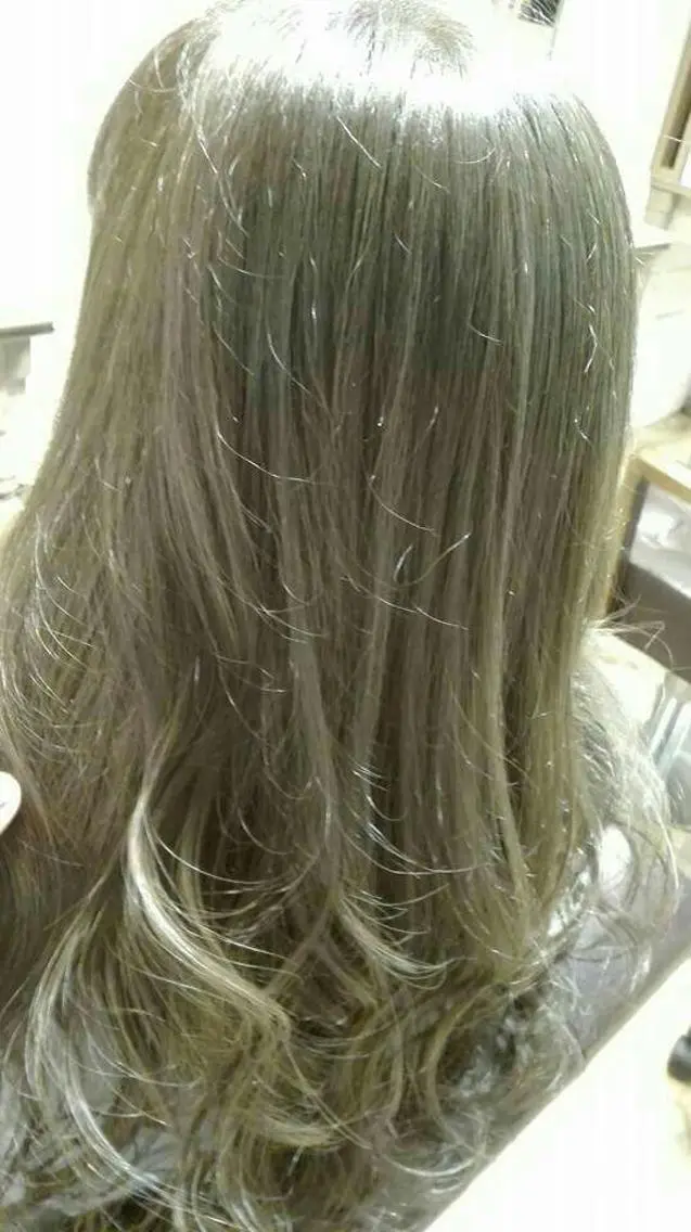 ロング パーマ カラー ヘアアレンジ メンズ キッズ ネイル マツエク・マツパ メンズハイライト メンズインナーカラー アッシュ アッシュグレー アッシュグレージュ MEGUMI megumiのヘアスタイル