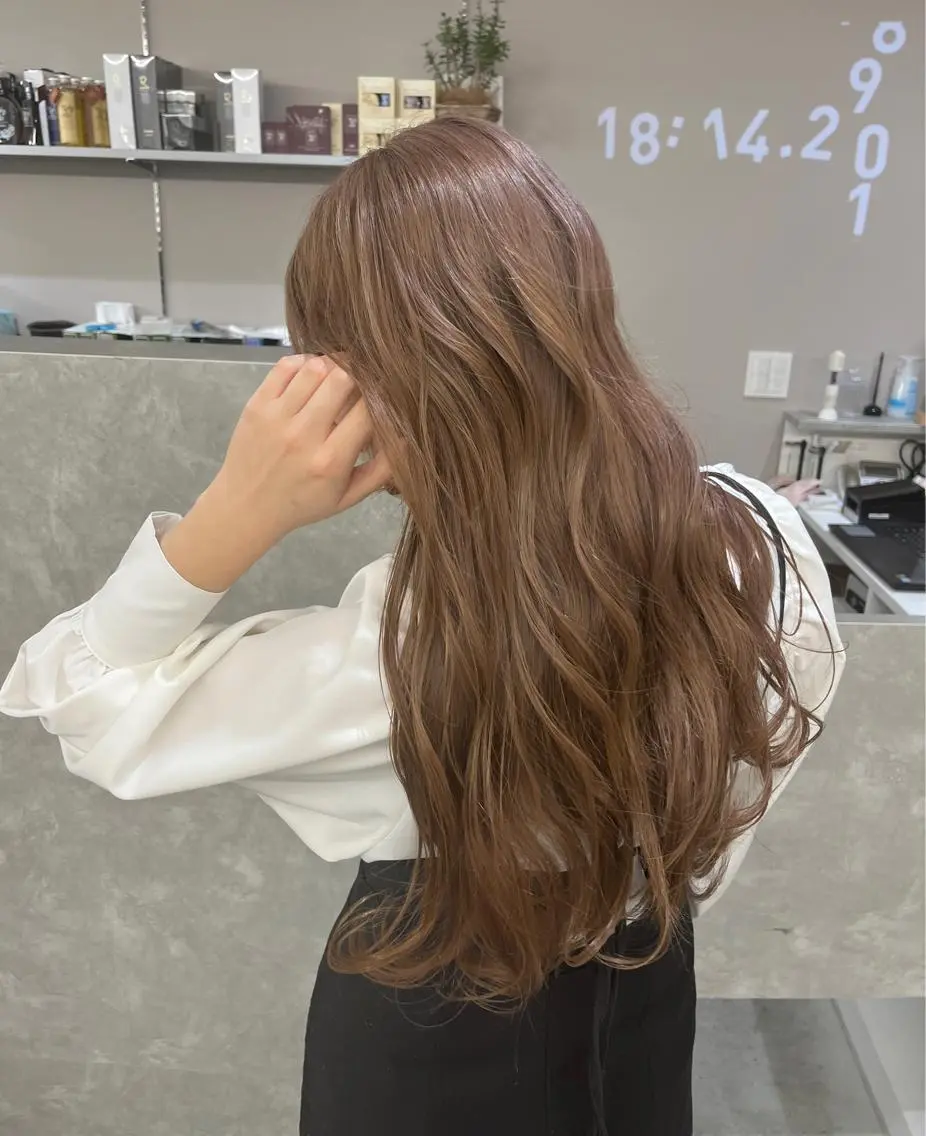 ロング カラー ブラウンカラー グレージュ/透け感 カラー/透明感カラーのヘアスタイル