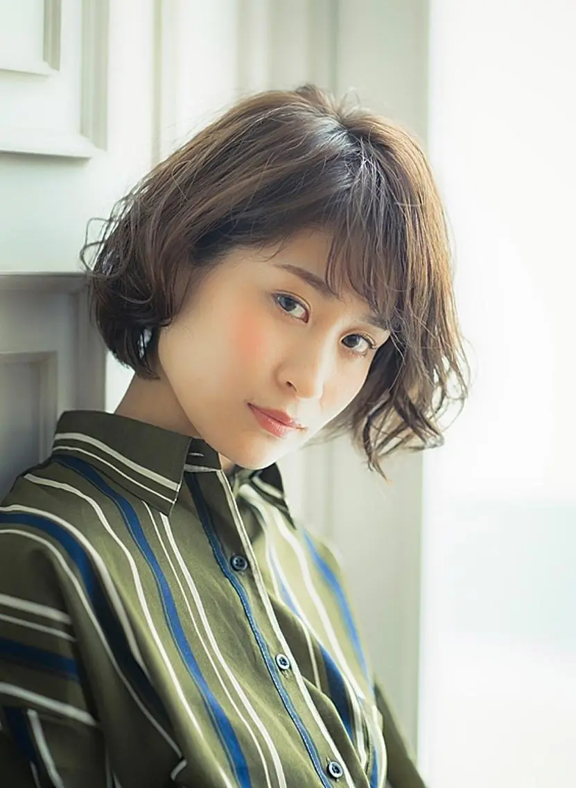 ミディアム 鈴木 奈波のヘアスタイル