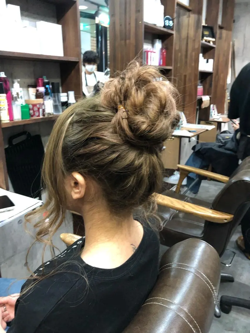 セミロング ヘアアレンジ お団子ヘア レイヤー/エクステ alpha下妻のヘアスタイル