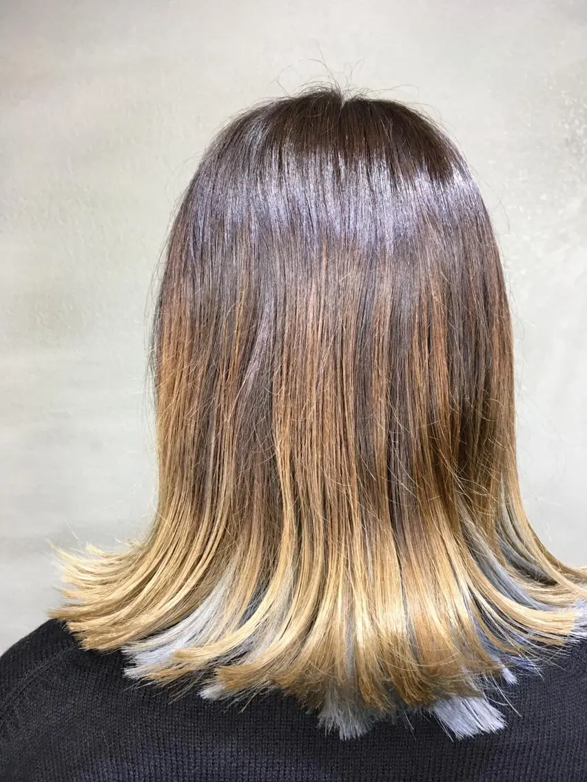 ミディアム カラー ブリーチ ブルーカラー グラデーションカラー カット ヘアカラー くまがい みゆ【edge.】のヘアスタイル