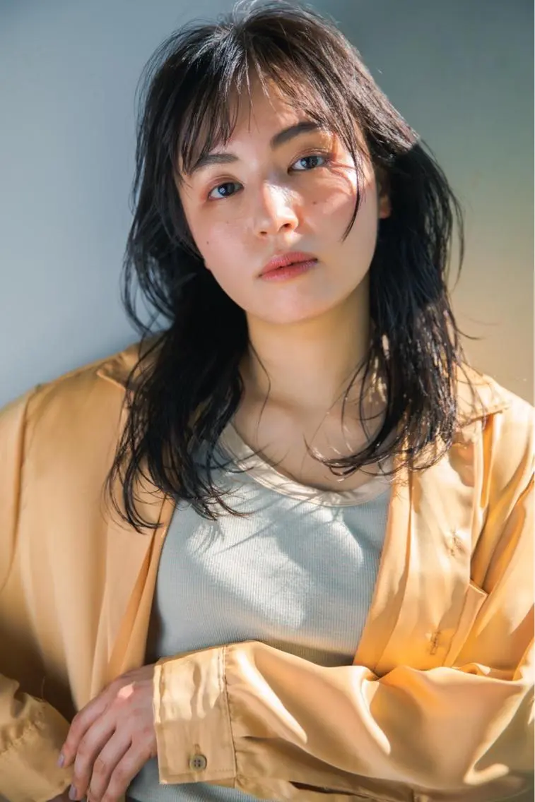 セミロング カラー パーマ ヘアアレンジ ツイストスパイラルパーマ セミロングパーマ バレイヤージュ ブリーチ ケアブリーチ カット ヘアカラー トリートメント Luana / 公式 / 大通のヘアスタイル