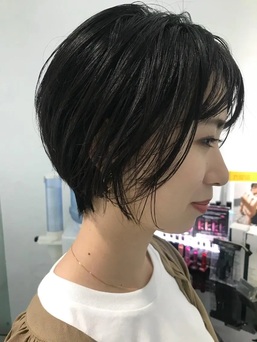 ショート ショートヘア カット ヘアカラー トリートメント 💓パーマ，💗 レイヤーカットのヘアスタイル