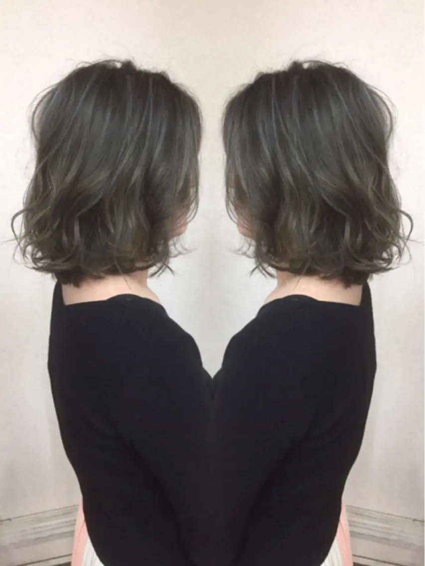 ミディアム カラー パーマ グレージュ ハイライトカラー 外国人風カラー ハイライト ヘアカラー 三輪 太一のヘアスタイル