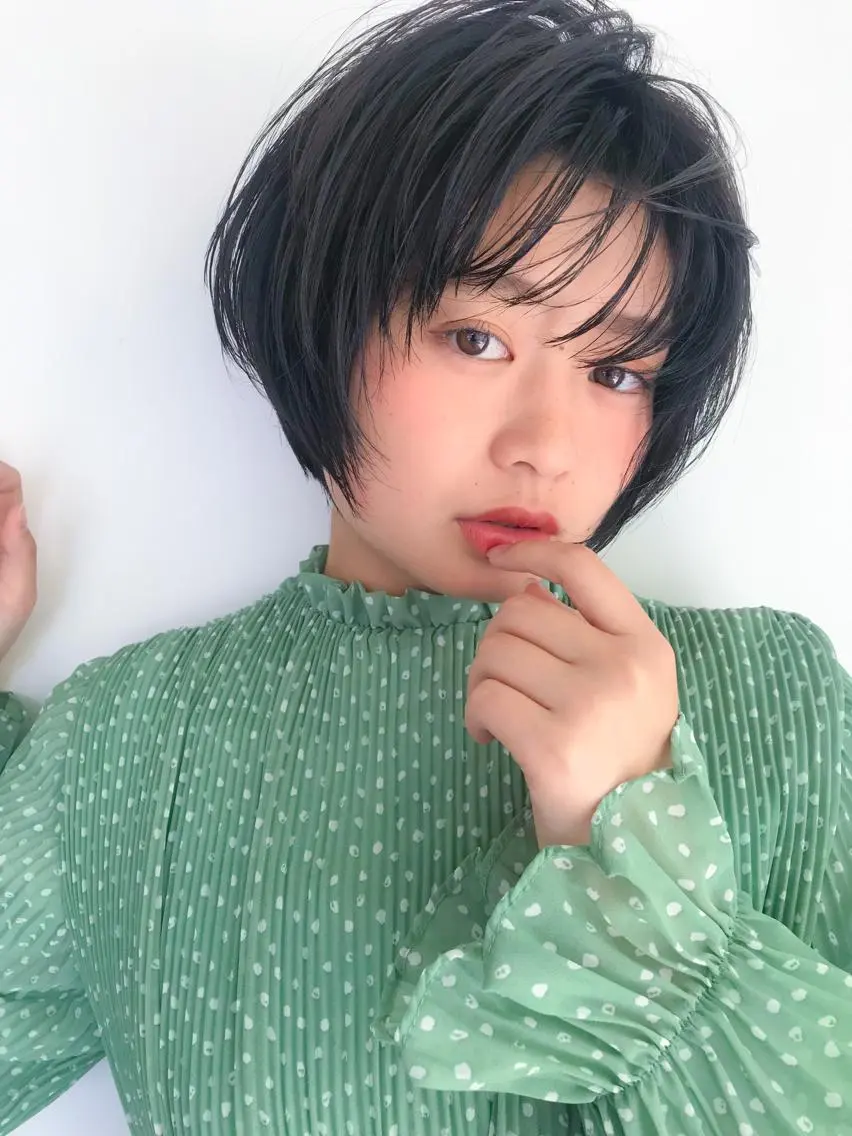 ショート シースルーバング ショートヘア 縮毛矯正 ness🎖️ カミカリスマ受賞のヘアスタイル