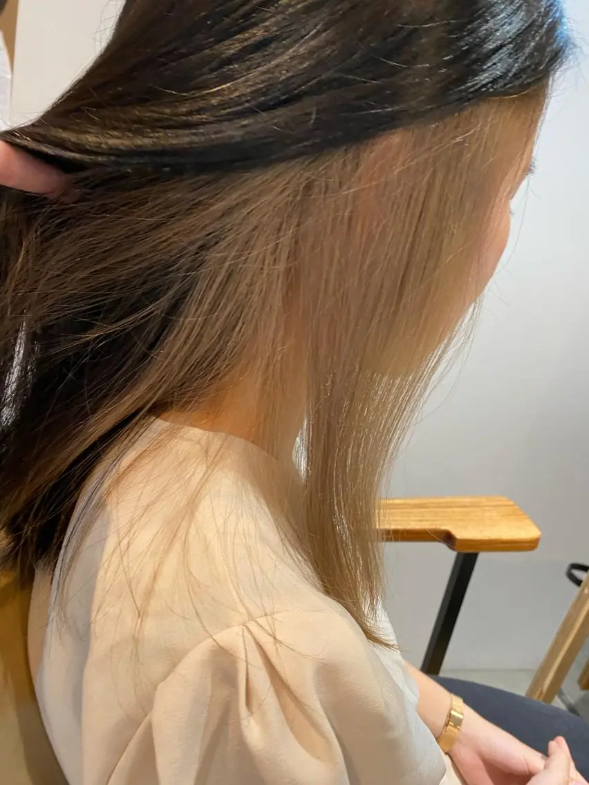 カラー グレージュ ヘアカラー トリートメント ヘアセット 透明感ブリーチ ハイトーンウエダのヘアスタイル
