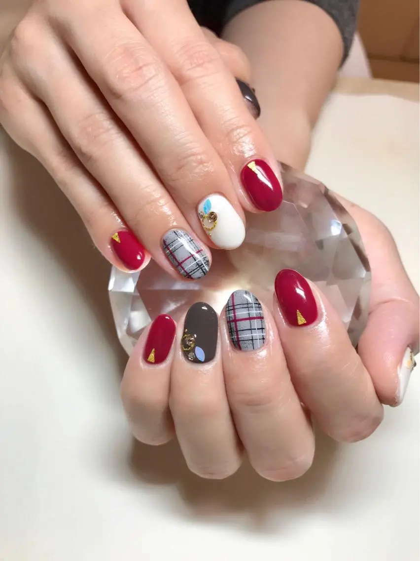ネイル 持ち込み ストーンネイル 'mm  (ミリ) ＭＡＮＡＭＩのネイルデザイン