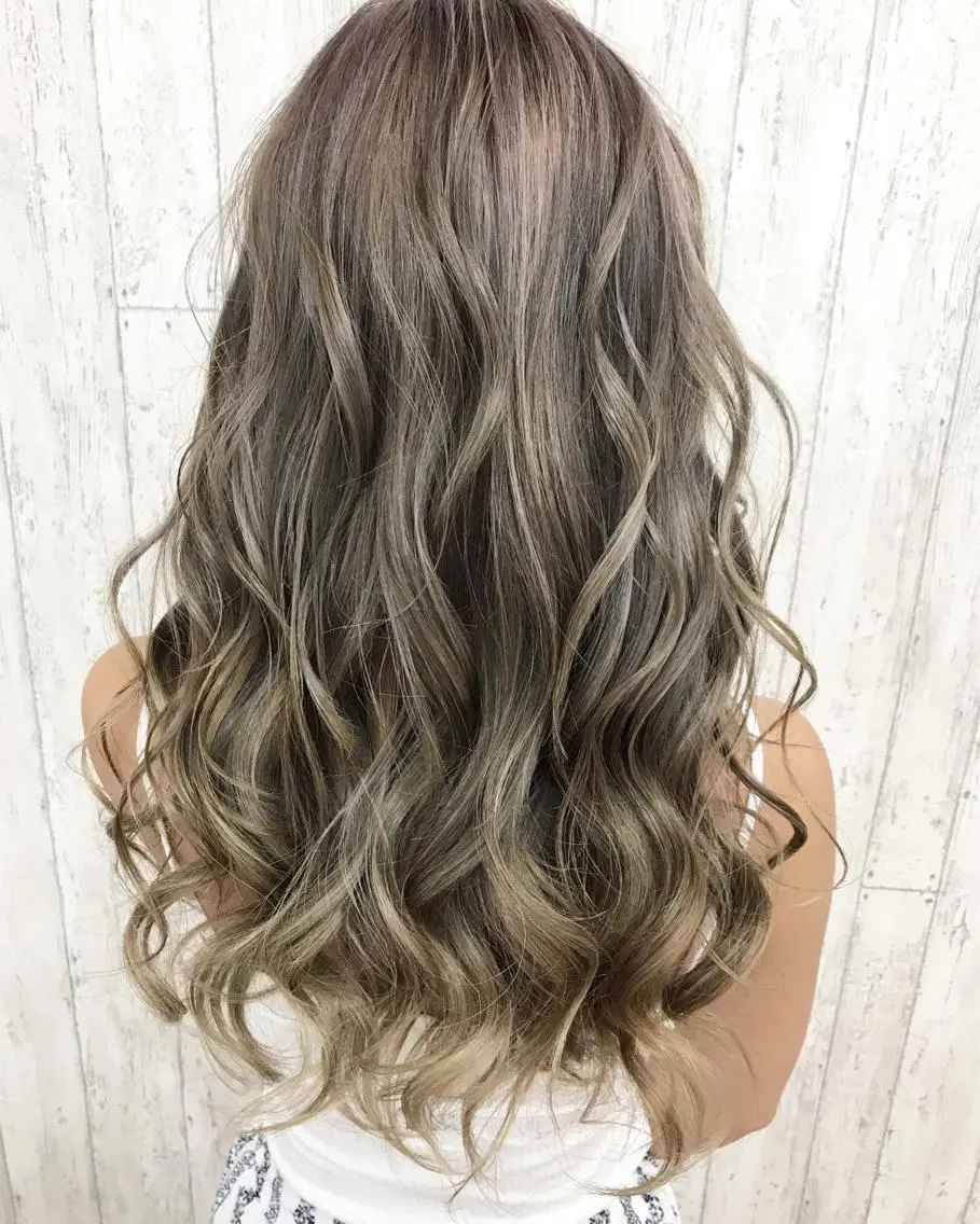 ロング カラー グレージュ ハイライトカラー 外国人風カラー ハイライト ヘアセット kazufumi ..のヘアスタイル