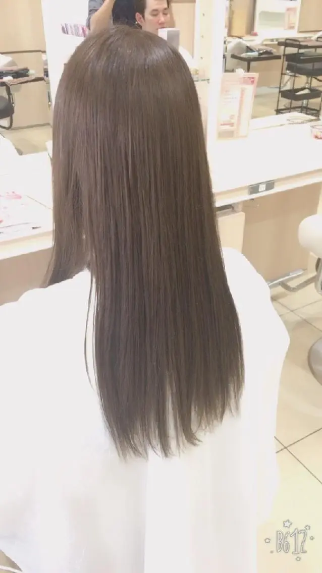 ロング カラー 山内 佐江子のヘアスタイル