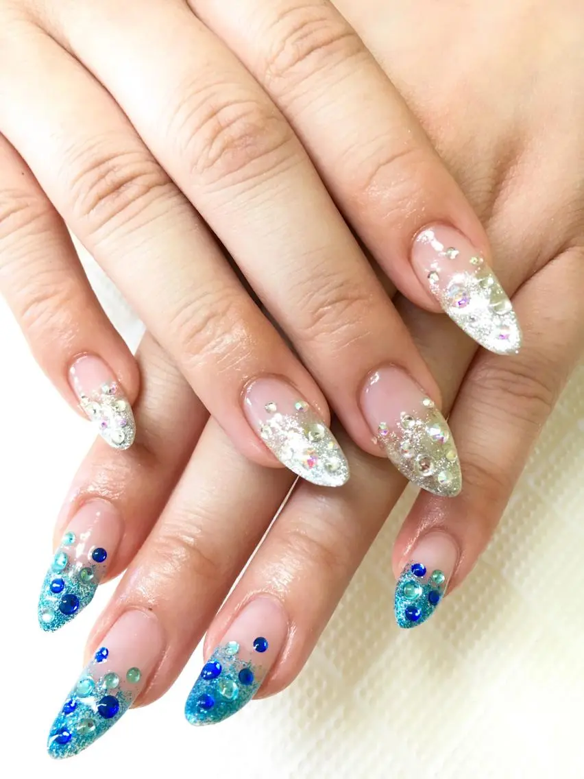 ネイル キラキラネイル ラメ(グリッター) ラメグラデーション ストーンネイル 夏ネイル clover nailのネイルデザイン