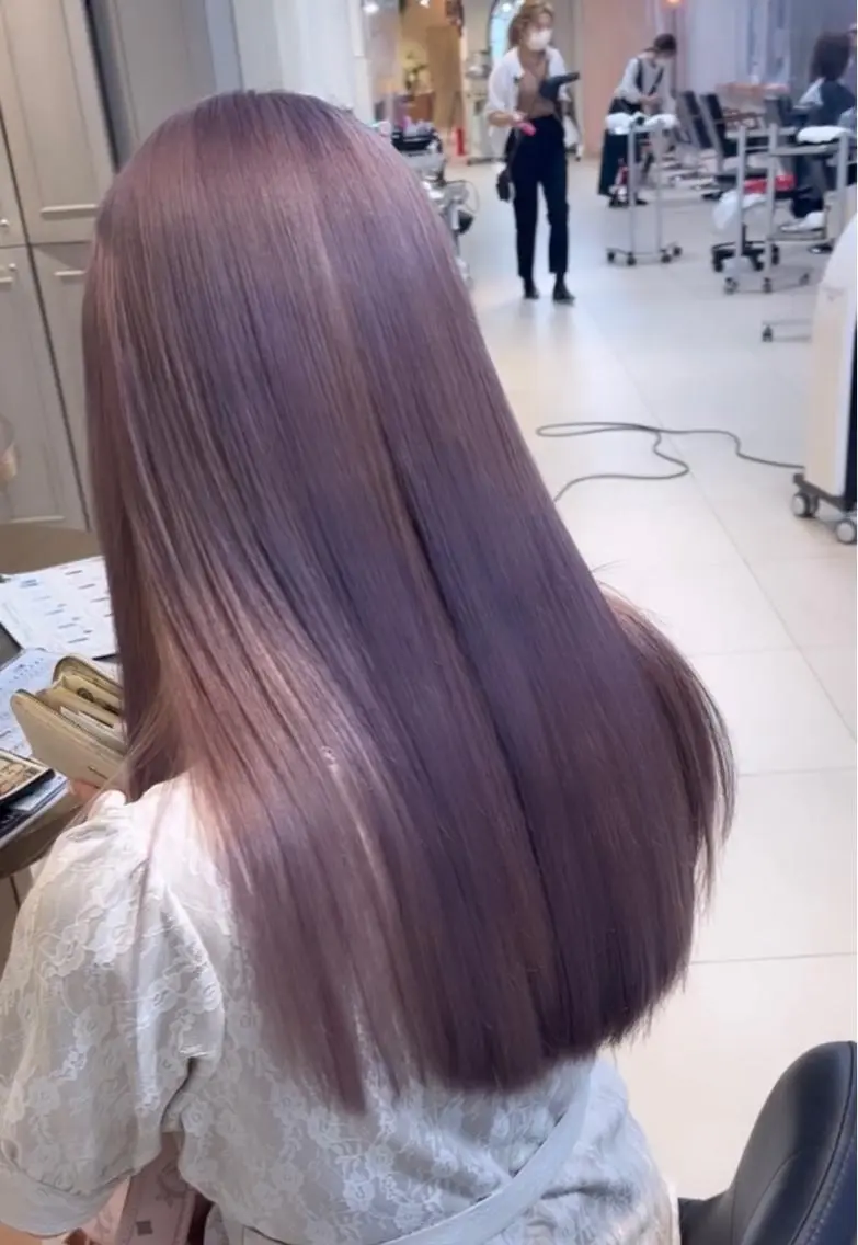 ロング カラー 透明感ハイトーン🦄 キラ🌈のヘアスタイル