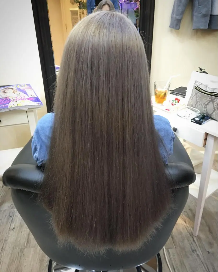ロング カラー ダブルカラー グレージュ 鶴見 和美のヘアスタイル