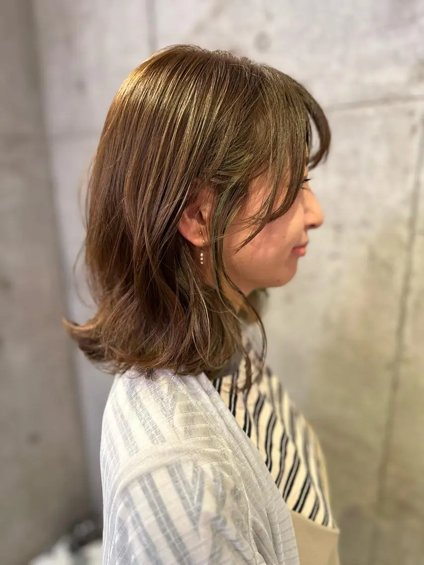 ミディアム カラー ミディアムパーマ ベージュカラー ブリーチ イヤリングカラー ハイライトカラー ✂︎岡根 京花✂︎のヘアスタイル