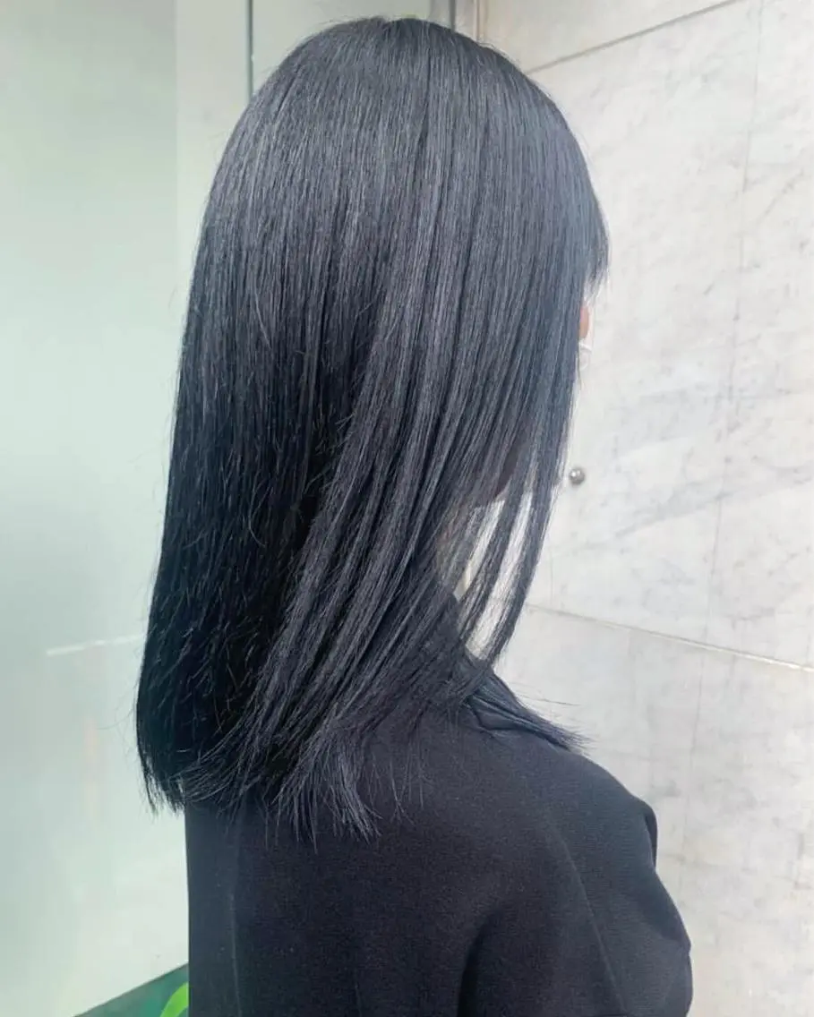 セミロング カラー 黒髪 ブルーカラー ブルーブラック RU RIのヘアスタイル